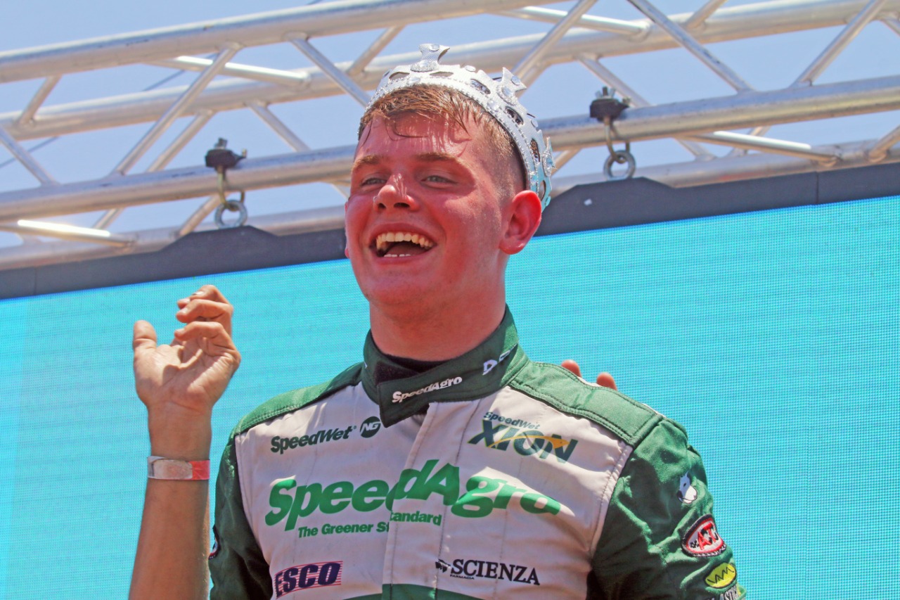 Los festejos del campeón del TC Pista en el ojo de Berna Bosco: WhatsApp Image 2022-12-11 at 13.53.27 (1).jpeg